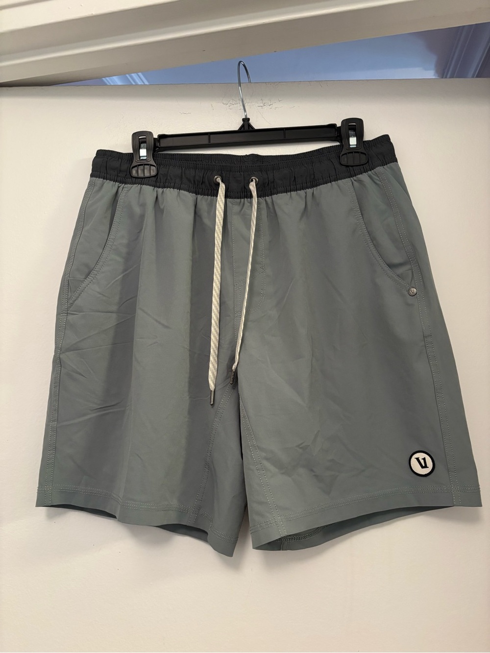 Men’s Vuori Kore light blue/grey Gray Active Drawstring Shorts w lining